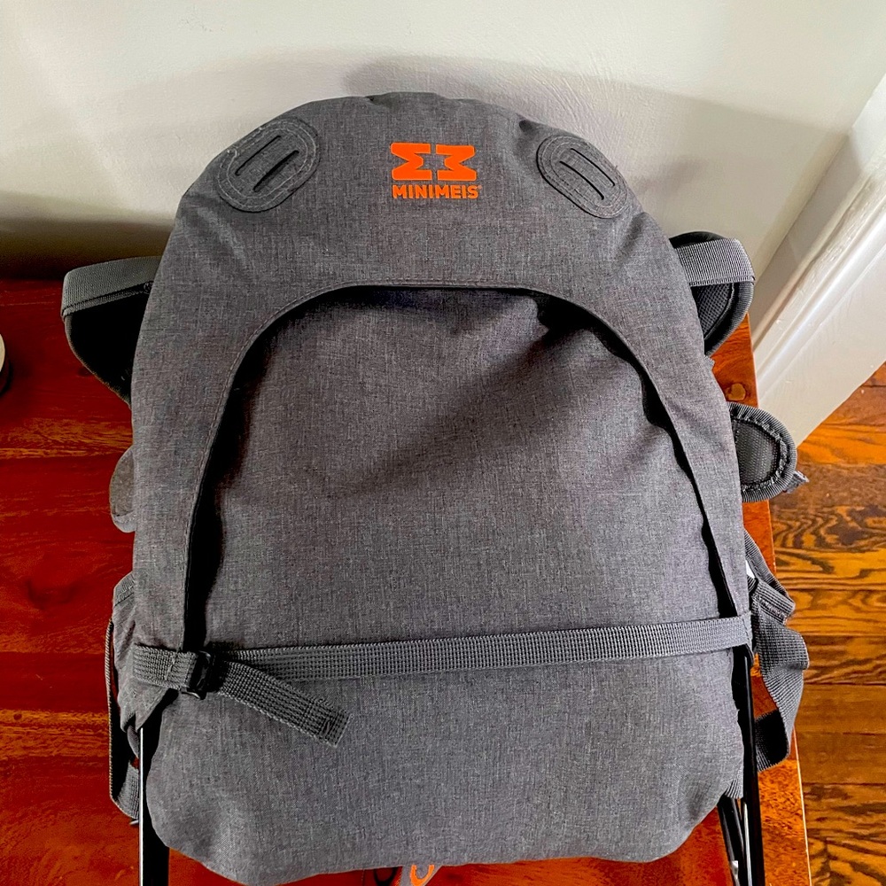Like new- Minimeis carrier